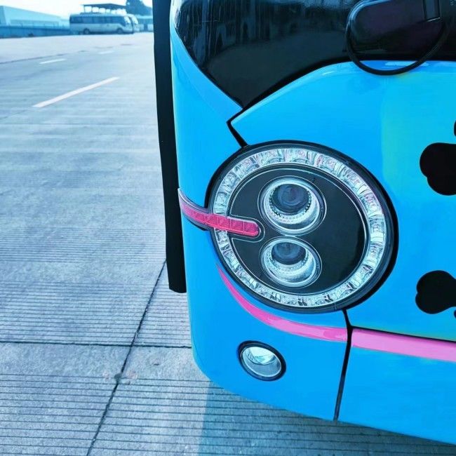 6.6m Elektrische minibus Batterijoplaadvoertuig LHD RHD 23 zitplaatsen Voor pendeldiensten