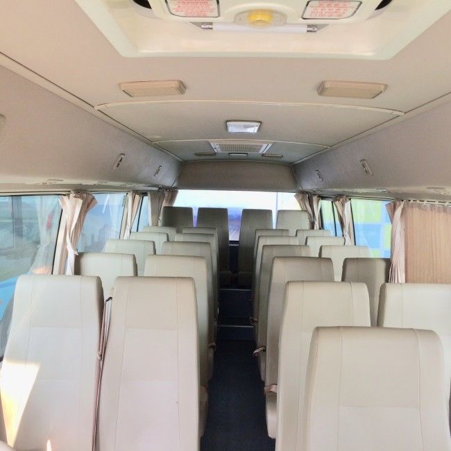 18 zitplaatsen Electric Coaster Bus met 200 km cruiserende afstand en 89,7 kWh batterij voor openbaar vervoer